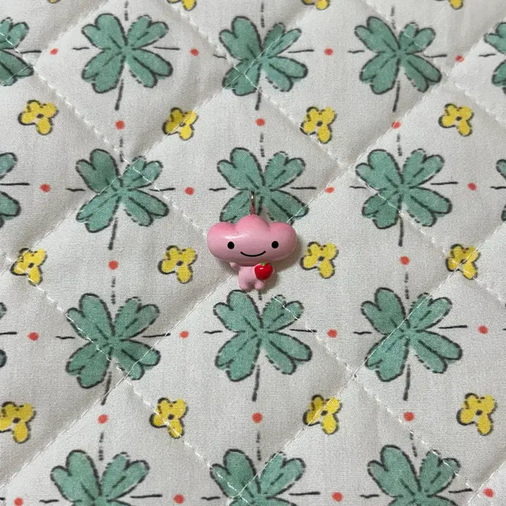 [BUNJANG] Kogeppang Strawberry Bread Mini Charm / 고전) 코게빵 딸기빵 키링