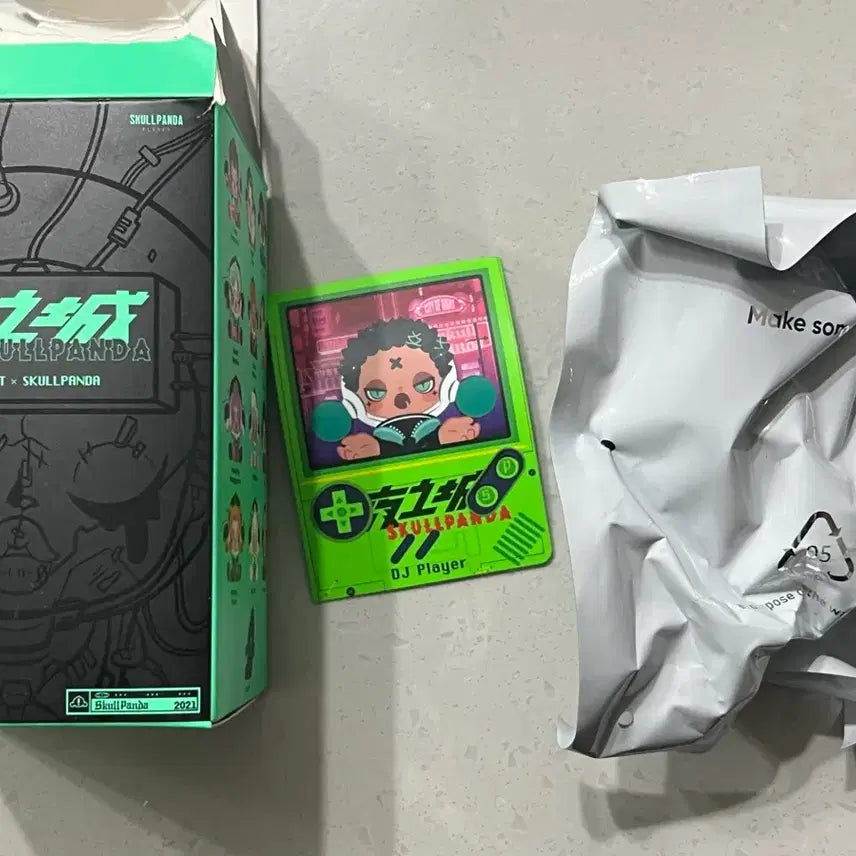 [BUNJANG] Pop Mart Skullpanda City of Night DJ Figure / 팝마트 스컬판다 시티오브나이트 DJ 피규어 판매합니다.