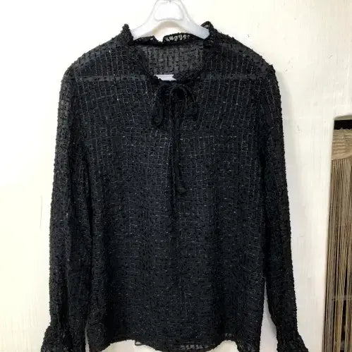 [BUNJANG] Edgy Blouse / 엣지 블라우스