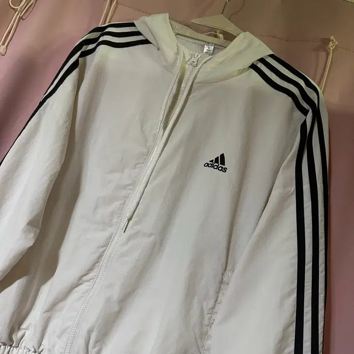 [BUNJANG] Adidas White Three-Stripes Cropped Windbreaker / 아디다스 바람막이 아디다스 화이트 삼선 바막 크롭 바람막이