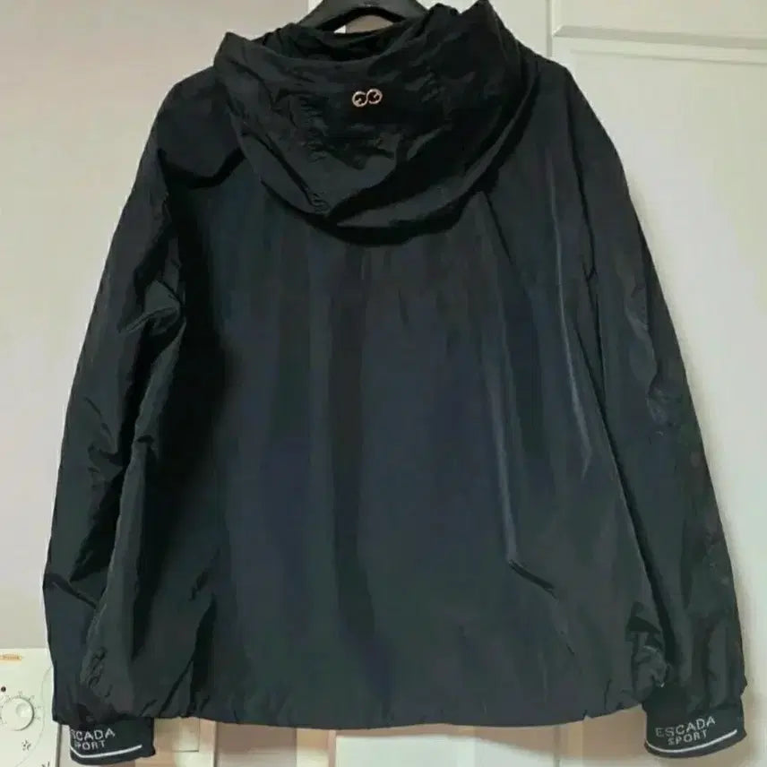 [BUNJANG] Escada Sport Black Crinkle Jumper L / (실착1회)에스까다 스포츠 블랙 크링클 점퍼 100(L)