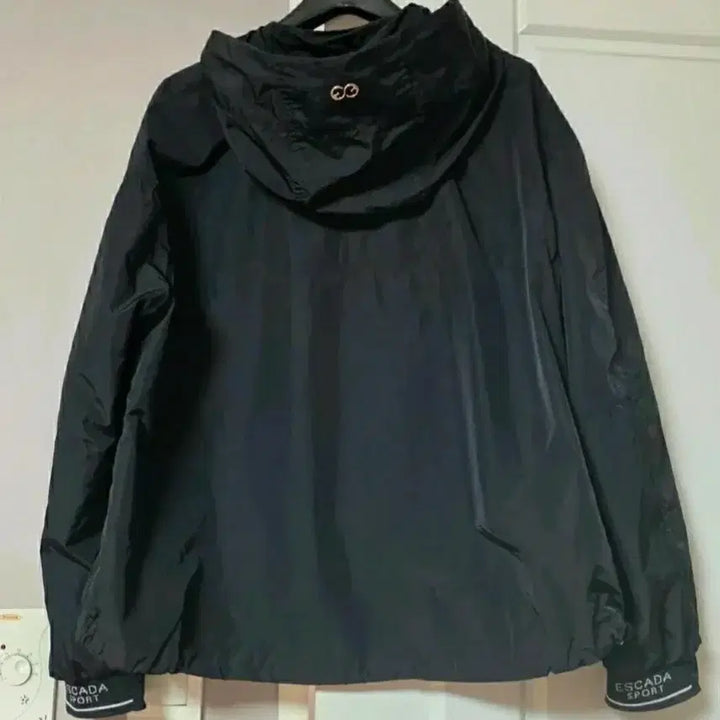 [BUNJANG] Escada Sport Black Crinkle Jumper L / (실착1회)에스까다 스포츠 블랙 크링클 점퍼 100(L)