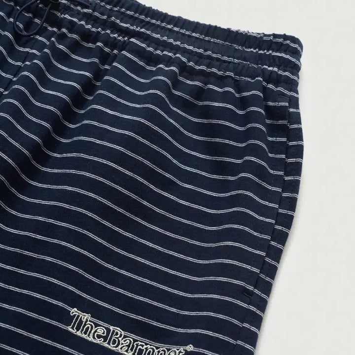 [BUNJANG] The Barnet Navy Stripe Training Pants / 더바넷 스트라이프 팬츠 네이비