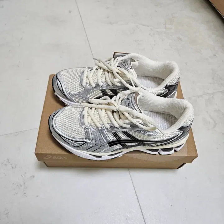 [BUNJANG] ASICS Gel-Kayano 14 Cream Black Sneakers (250) / 젤카야노14 크림블랙 250