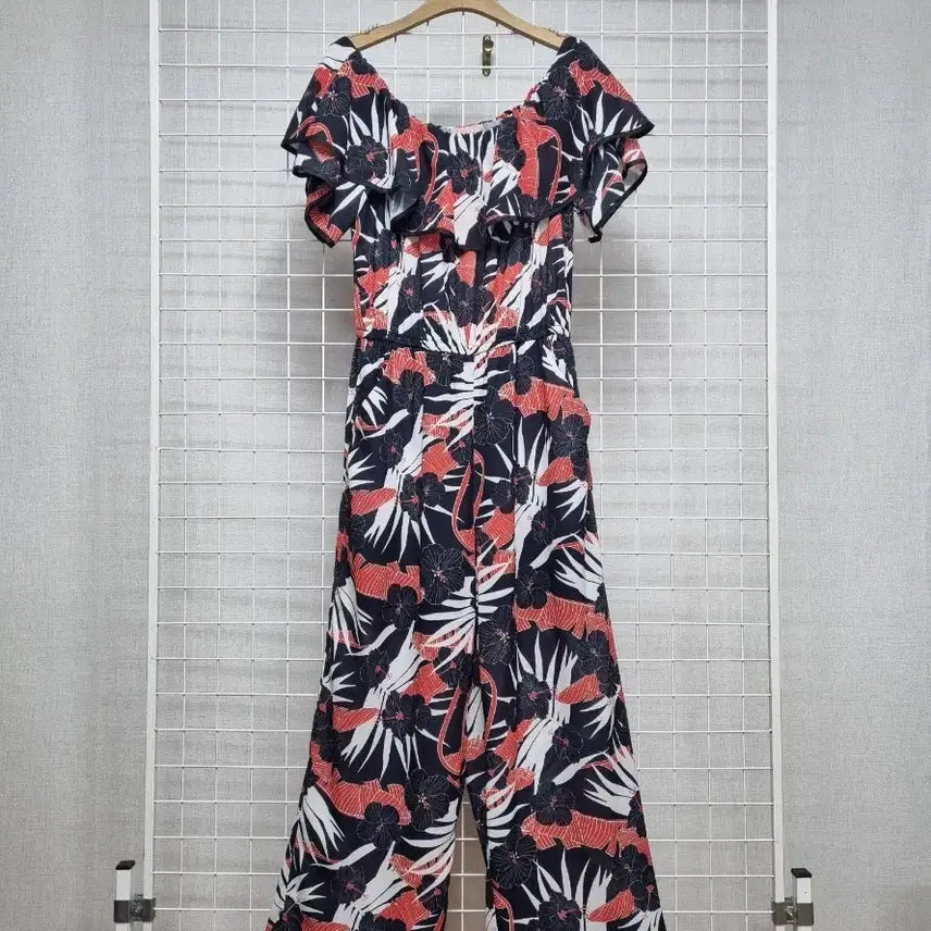 [BUNJANG] Egoist Off-Shoulder Jumpsuit / 에고이스트 피서룩 오프숄더 점프수트 55