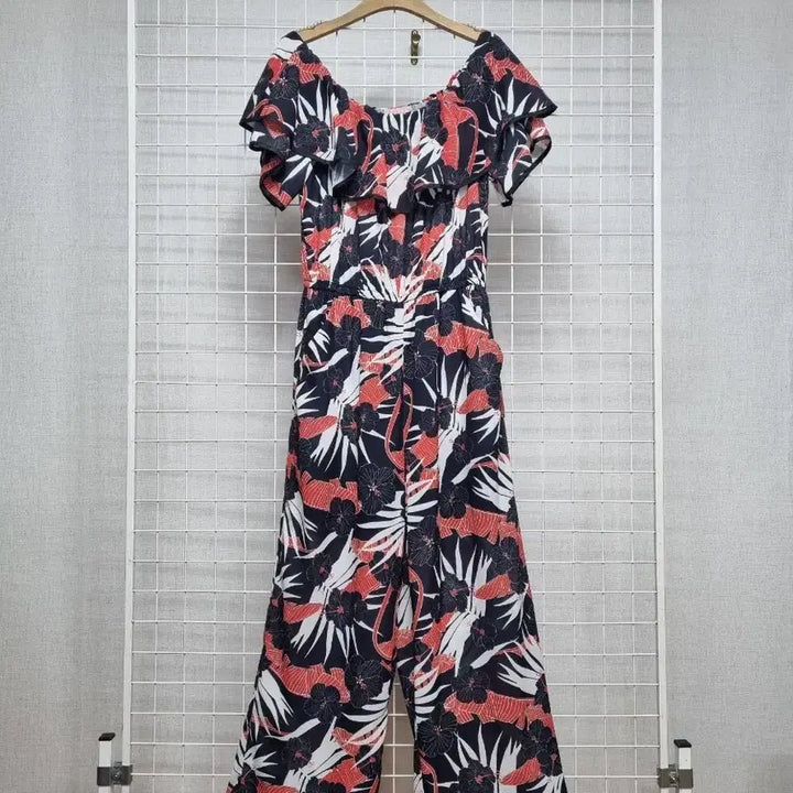 [BUNJANG] Egoist Off-Shoulder Jumpsuit / 에고이스트 피서룩 오프숄더 점프수트 55