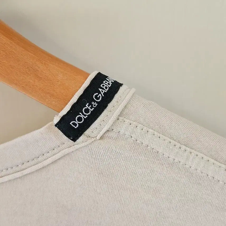 [BUNJANG] Dolce &amp; Gabbana V-Neck Plain Logo Short Sleeve T-Shirt Cream Size 50 / 돌체앤가바나 브이넥 무지 로고 반팔 티셔츠 크림50