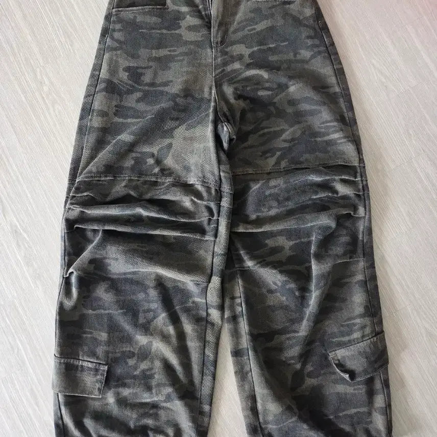 [BUNJANG] In Tempo Mood Camo Wide Parachute Pants M / 인템포무드 카모 와이드 패러슈트 팬츠 M 사이즈