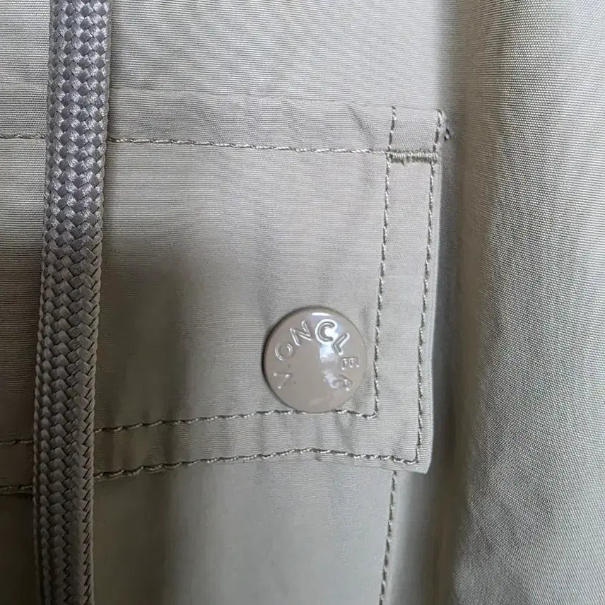 [BUNJANG] Moncler Cropped Hooded Windbreaker Jacket / 몽클레어 후드 크롭 바람막이 자켓