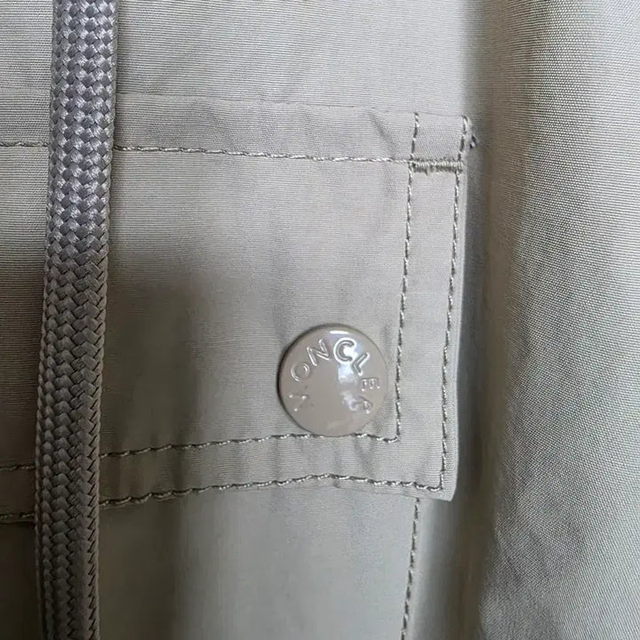 [BUNJANG] Moncler Cropped Hooded Windbreaker Jacket / 몽클레어 후드 크롭 바람막이 자켓