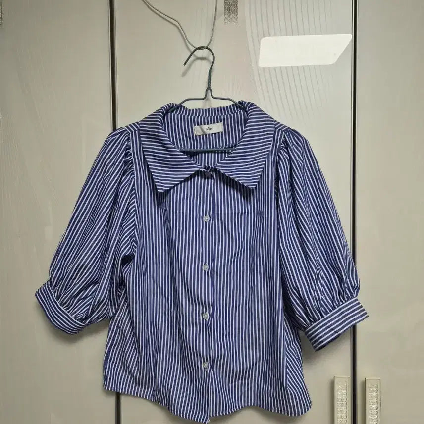 [SOLD OUT] LeShop 스트라이프 퍼프 반팔 블라우스