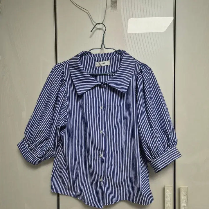 [SOLD OUT] LeShop 스트라이프 퍼프 반팔 블라우스