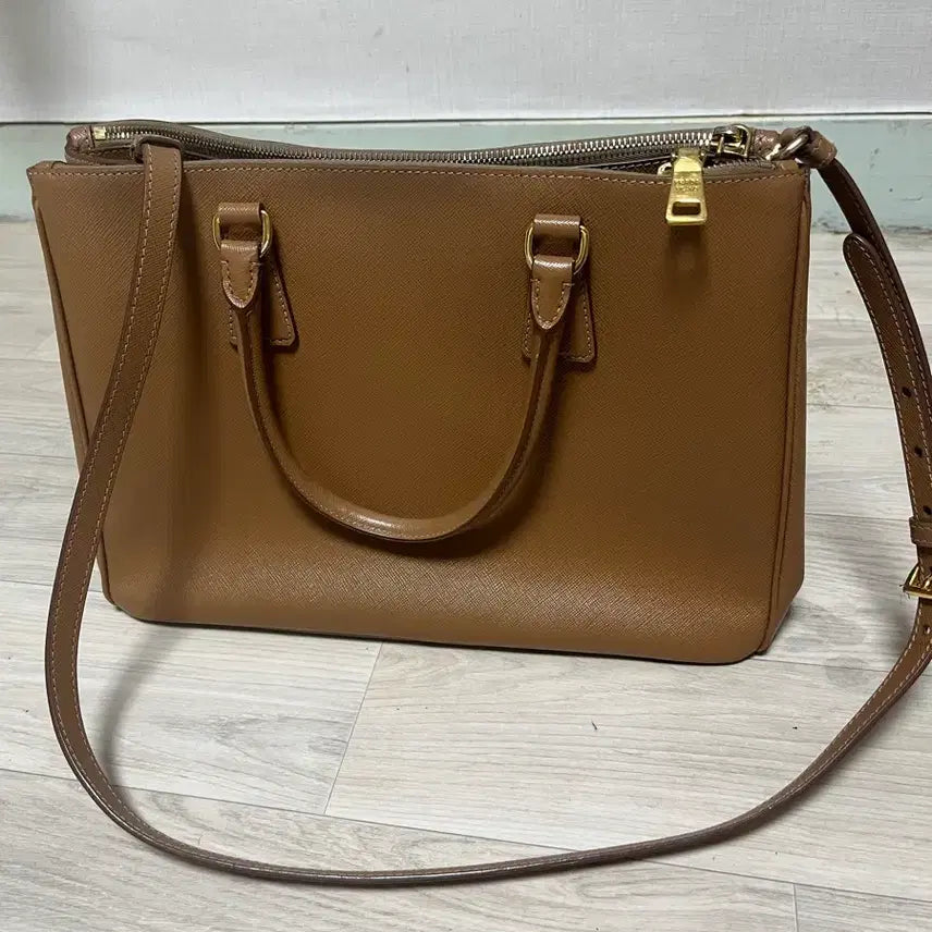 [BUNJANG] Prada Saffiano Lux Camel Tote Shoulder Bag / 네고x프라다 사피아노 럭스 카멜 토트백 숄더백