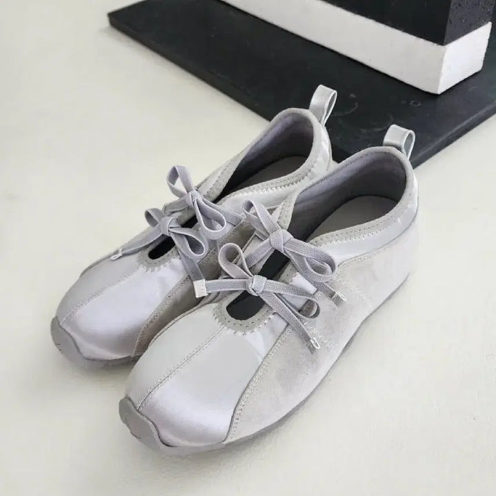 [BUNJANG] Balletcore Ribbon Banding Silver Sneakers (3cm Insole) / 발레코어 리본 밴딩 실버 스니커즈(속굽3cm/사이즈230)