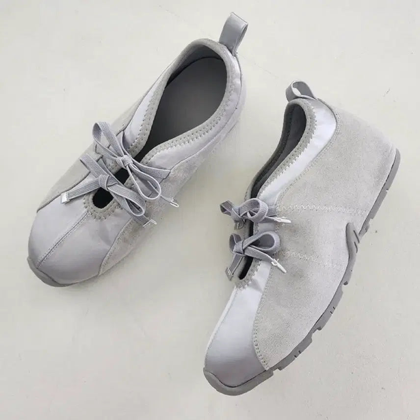 [BUNJANG] Balletcore Ribbon Banding Silver Sneakers (3cm Insole) / 발레코어 리본 밴딩 실버 스니커즈(속굽3cm/사이즈230)