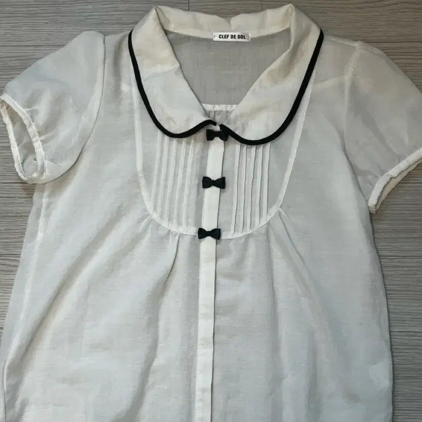 [BUNJANG] Y2K White Blouse with Ribbon Detail / 빈티지 공포게임 공겜여주 y2k 화이트 블라우스 리본포인트