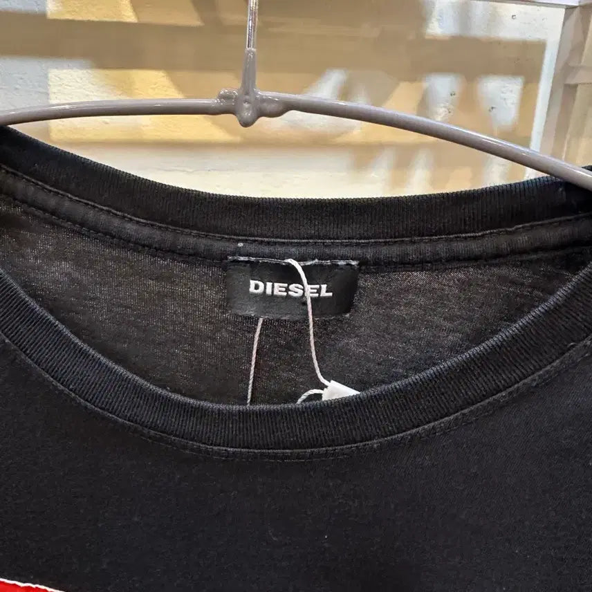 [BUNJANG] Diesel Black Tape Logo T-Shirt / 디젤 블랙 테이프 텍스처 로고 프린팅 반팔 티셔츠 M