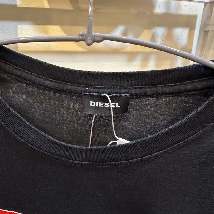 [BUNJANG] Diesel Black Tape Logo T-Shirt / 디젤 블랙 테이프 텍스처 로고 프린팅 반팔 티셔츠 M