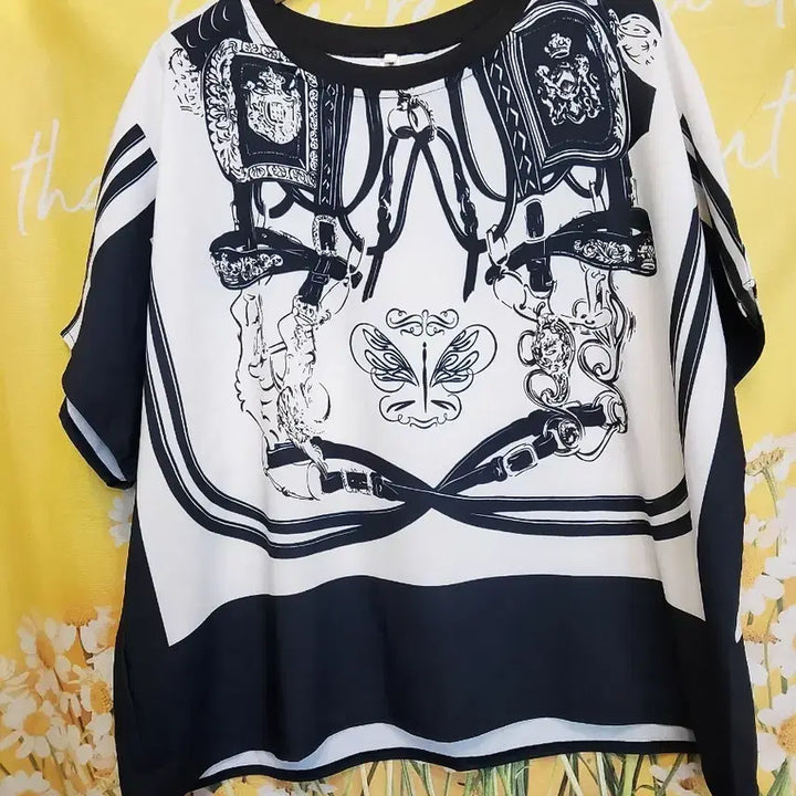 [BUNJANG] Scarf Print Short Sleeve Blouse (Black/White) / 블랙/화이트 스카프 프린팅 반팔 블라우스F