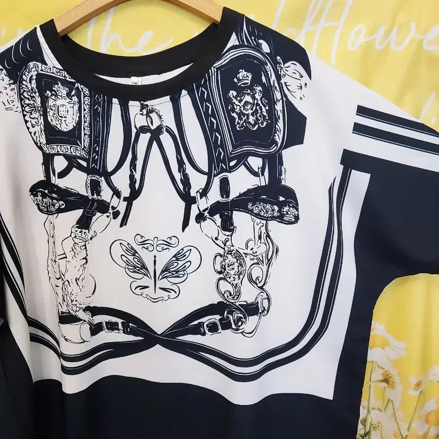 [BUNJANG] Scarf Print Short Sleeve Blouse (Black/White) / 블랙/화이트 스카프 프린팅 반팔 블라우스F