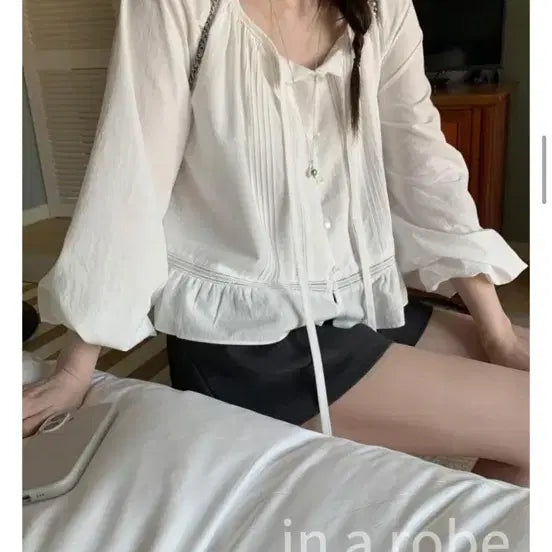[BUNJANG] Melounge Shirring Blouse / 멜라운지 셔링 블라우스