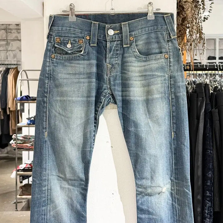 [BUNJANG] True Religion Eddie Mid-Wash Denim Pants / 트루릴리전 에디 중청 워싱 데님 팬츠