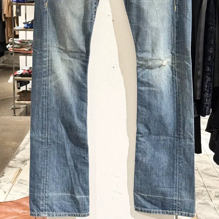 [BUNJANG] True Religion Eddie Mid-Wash Denim Pants / 트루릴리전 에디 중청 워싱 데님 팬츠