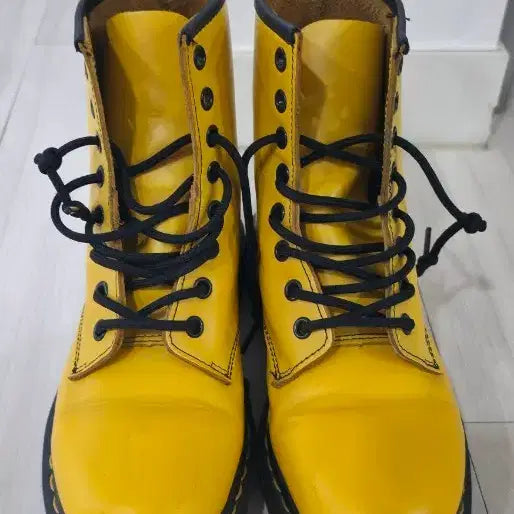 [BUNJANG] Dr. Martens Yellow Walker Boots (Size 240) / 닥터마틴240