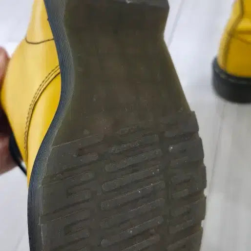 [BUNJANG] Dr. Martens Yellow Walker Boots (Size 240) / 닥터마틴240