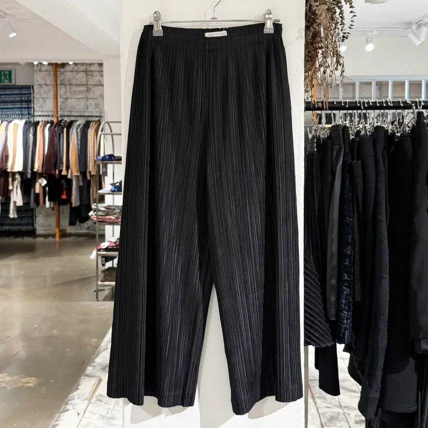 [BUNJANG] Pleats Please Black Wide Crop Pants / 플리츠 플리즈 블랙 와이드 크롭 팬츠