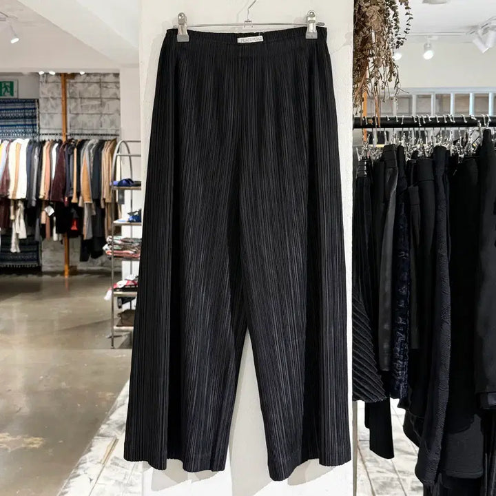 [BUNJANG] Pleats Please Black Wide Crop Pants / 플리츠 플리즈 블랙 와이드 크롭 팬츠