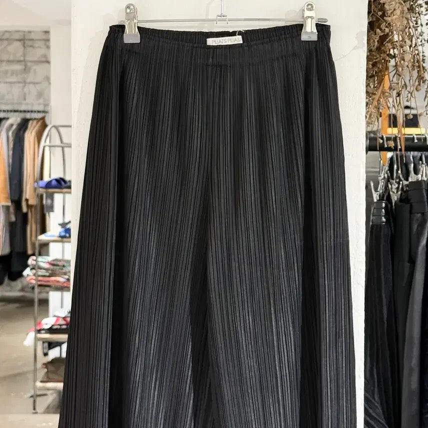 [BUNJANG] Pleats Please Black Wide Crop Pants / 플리츠 플리즈 블랙 와이드 크롭 팬츠