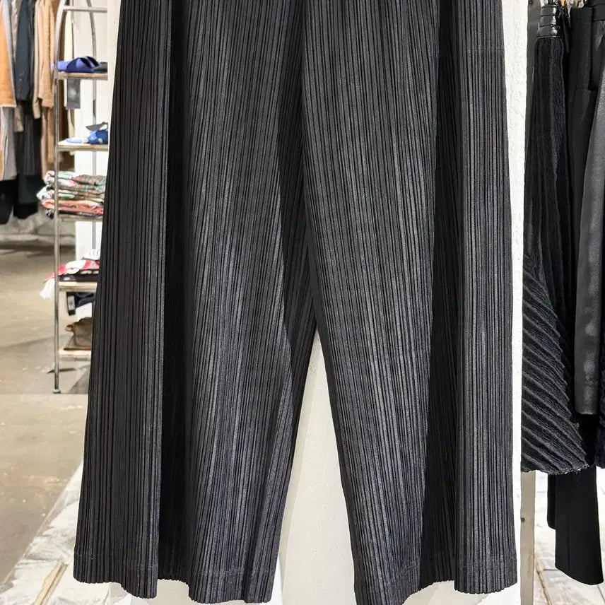 [BUNJANG] Pleats Please Black Wide Crop Pants / 플리츠 플리즈 블랙 와이드 크롭 팬츠