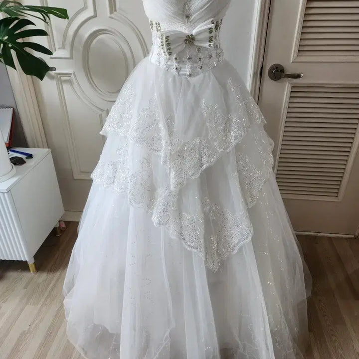 [BUNJANG] Wedding Dress for Self-Wedding or Graduation Photoshoot / 판매)웨딩 드레스 졸업사진드레스 셀프웨딩