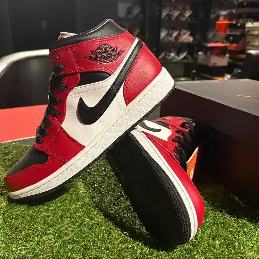 [BUNJANG] Nike Air Jordan 1 Mid (Size 270) Sneakers / [새상품/270] 나이키 조던1 미드