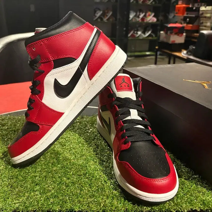 [BUNJANG] Nike Air Jordan 1 Mid (Size 270) Sneakers / [새상품/270] 나이키 조던1 미드