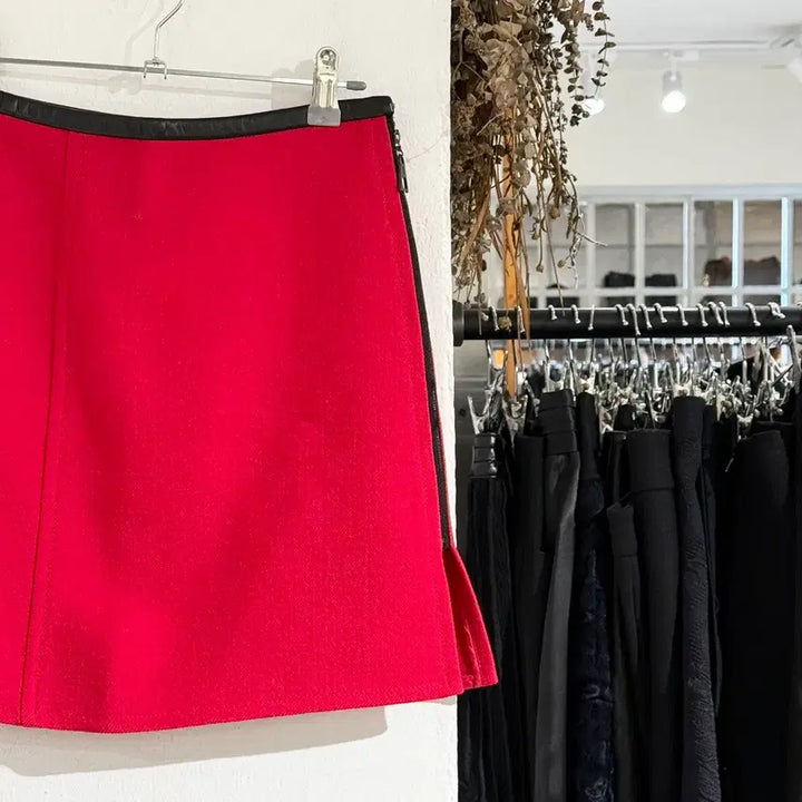 [BUNJANG] Louis Vuitton Red Wool Leather Band Mini Skirt / 루이비통 레드 울 레더 밴드 미니 스커트