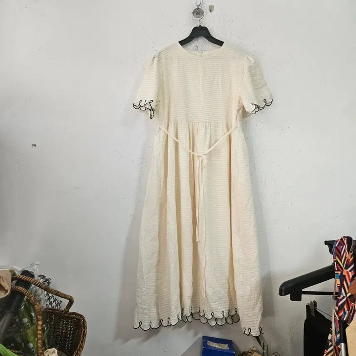 [BUNJANG] Ivory Punch Embroidery Long Dress / 아이보리색 펀칭 자수 롱 원피스