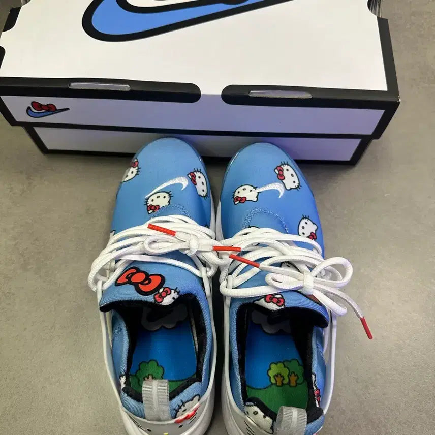[BUNJANG] Nike x Hello Kitty Collaboration Limited Edition Sneakers (240) / 나이키 헬로키티 240
