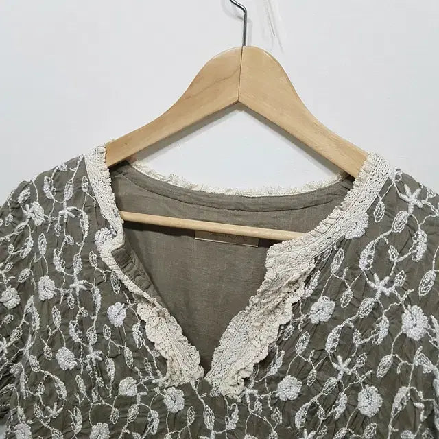[BUNJANG] ALBA ROSA Flower Embroidery Double Gauze Shirt / ALBA ROSA 꽃자수 더블 거즈 셔츠