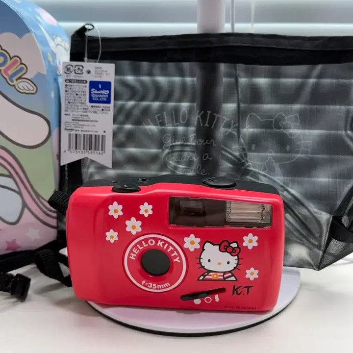 [BUNJANG] Hello Kitty 1995 Film Camera / 헬로우키티 고전 95년도 필름카메라