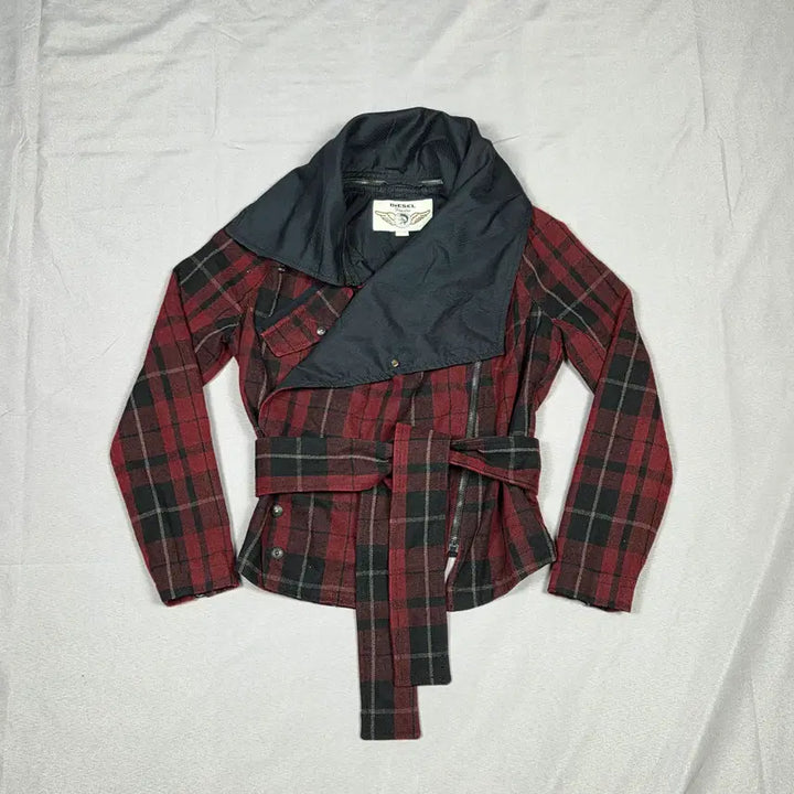 [SOLD OUT] [디젤] 와이드 카라 타탄체크 사선 지퍼 벨티드 자켓 | A00156