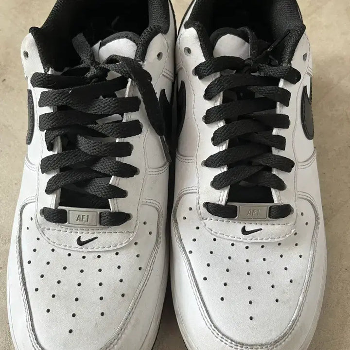 [BUNJANG] Nike Air Force 1 Low Black &amp; White Sneakers / 나이키 에어포스 블랙앤 화이트
