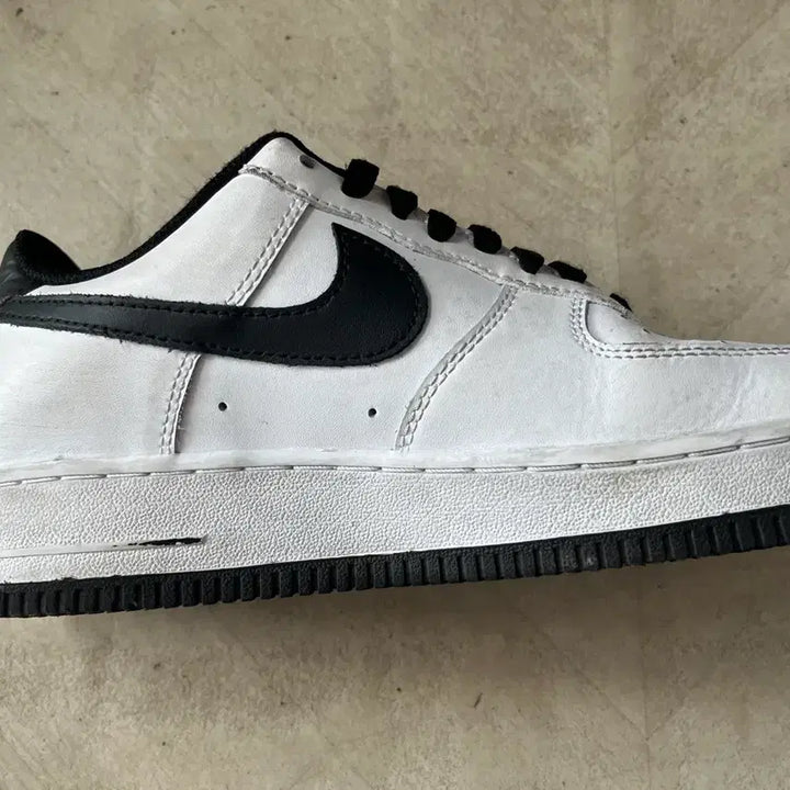 [BUNJANG] Nike Air Force 1 Low Black &amp; White Sneakers / 나이키 에어포스 블랙앤 화이트
