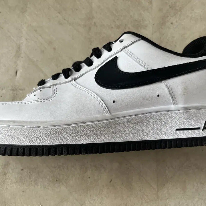 [BUNJANG] Nike Air Force 1 Low Black &amp; White Sneakers / 나이키 에어포스 블랙앤 화이트