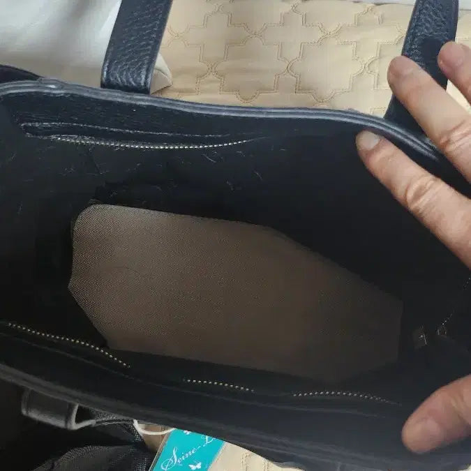 [BUNJANG] Black Leather Crossbody Shoulder Bag / 블랙 가죽 크로스.숄더백 포장가방