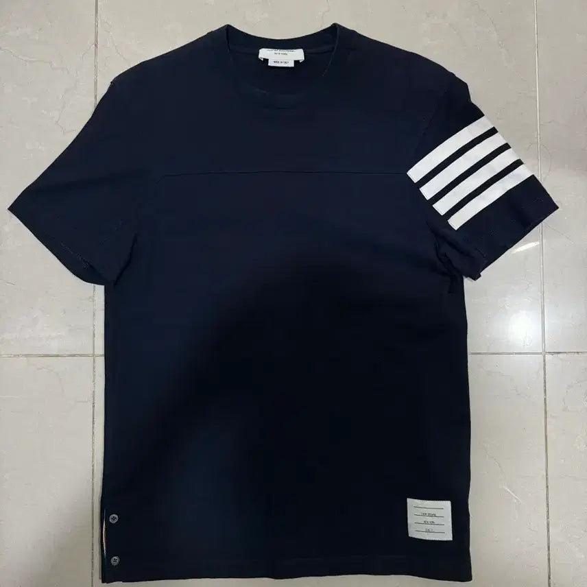 [BUNJANG] Thom Browne Striped Armband Short Sleeve T-Shirt Navy Size 3 / [당일출고,3사이즈] 톰브라운 사선완장 반팔