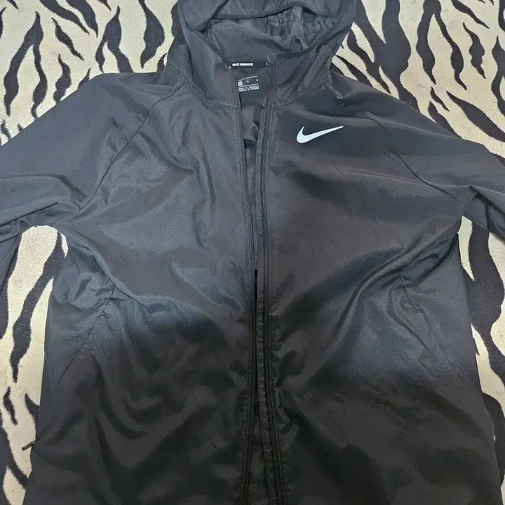[BUNJANG] Nike Essential Swoosh Running Windbreaker Jacket - Black, Size L / 나이키 에센셜 스우시러닝블랙바람막이 ㅡ L사이즈