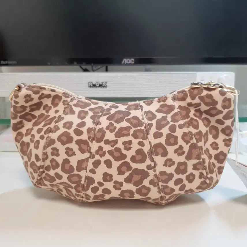 [BUNJANG] Hello Kitty Leopard Crossbody Bag / 헬로키티 레오파드 크로스백