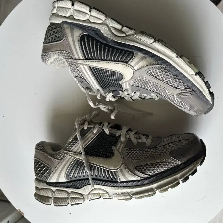 [BUNJANG] Nike Zoom Vomero 5 Silver Running Shoes / 나이키 줌 보메로 5 실버 245
